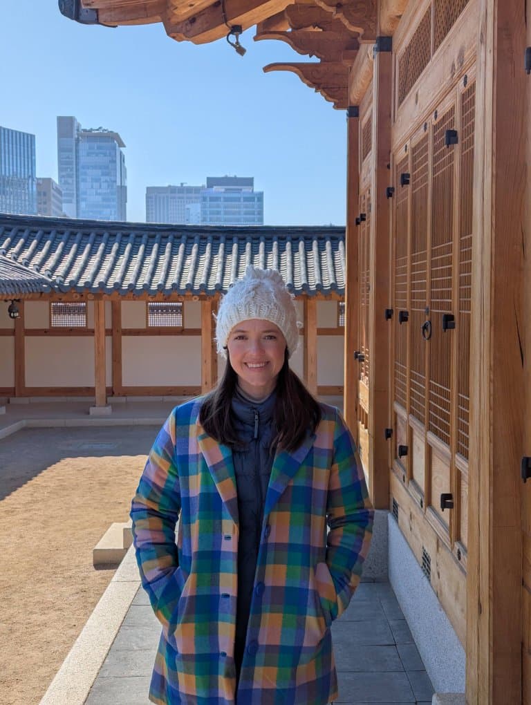 Helen in a big Palace in Seoul